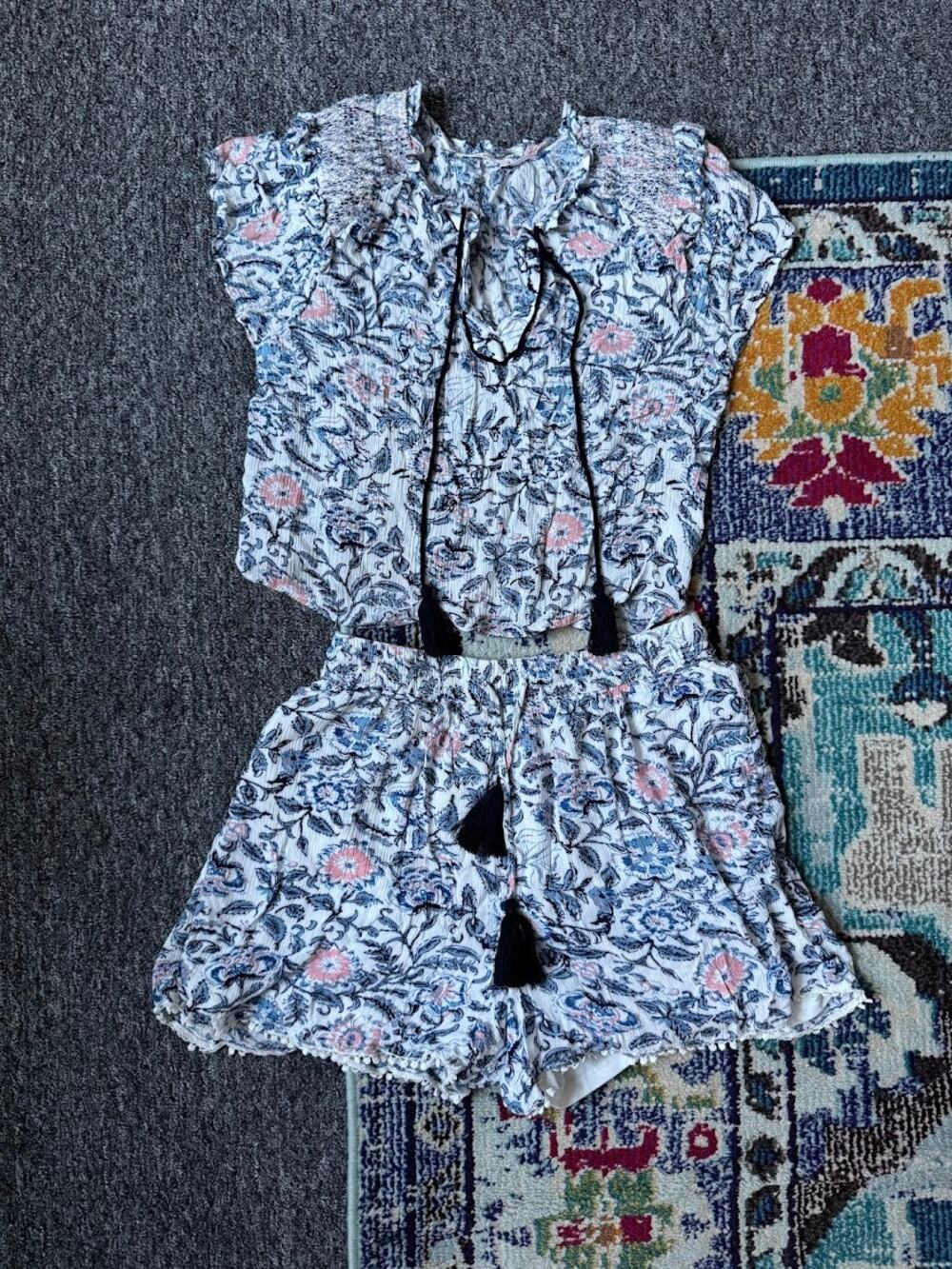Mimi Chica Floral Two Piece Set Women's Medium Boho Tassel Top Shorts